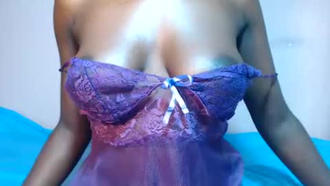 creamyebony00 online show from August 8, 5:40 am