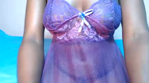 creamyebony00 online show from August 11, 6:15 am