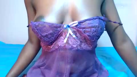 creamyebony00 online show from August 11, 12:40 pm
