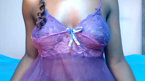 creamyebony00 online show from August 12, 6:05 am