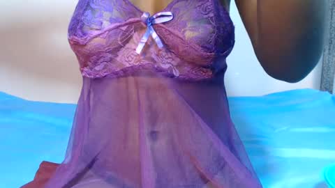 creamyebony00 online show from August 12, 11:45 am