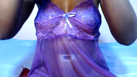 creamyebony00 online show from August 15, 2:32 pm