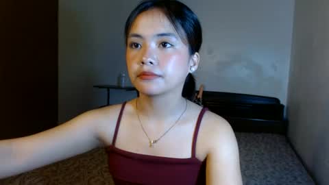creamyyhazel90 online show from August 16, 9:19 pm