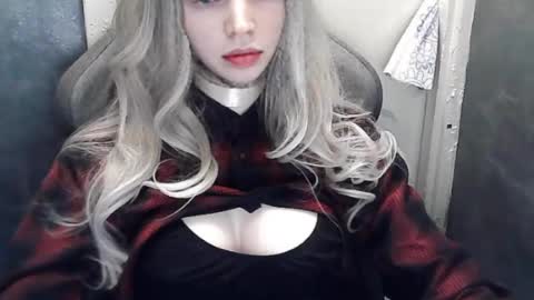 crimson_lady6 online show from August 4, 7:44 pm