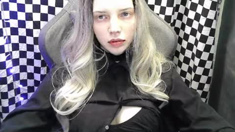 crimson_lady6 online show from August 6, 8:19 pm