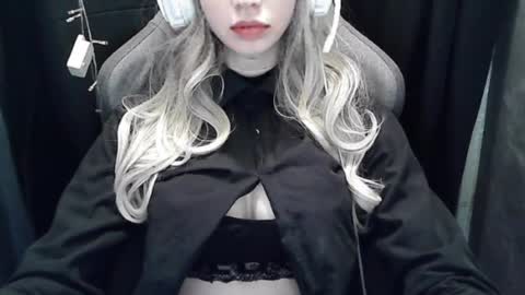 crimson_lady6 online show from August 12, 11:18 pm