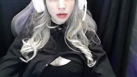 crimson_lady6 online show from August 13, 9:29 pm