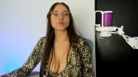 Jen. online show from August 8, 4:51 pm