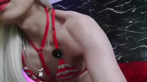 crislingery_doll online show from August 4, 1:41 pm