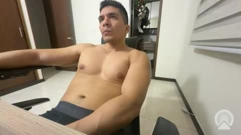 crispin_789 online show from April 16, 2:19 am