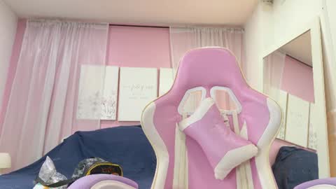 cristalbm_ online show from August 5, 11:58 pm