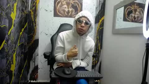 cruzito_hot_x21 online show from July 29, 3:30 pm