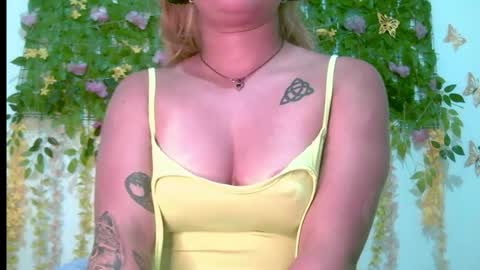 crysrus online show from August 12, 2:03 am