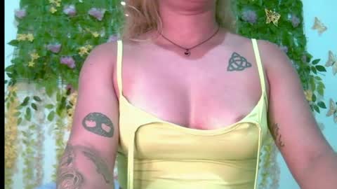 crysrus online show from August 12, 3:09 am