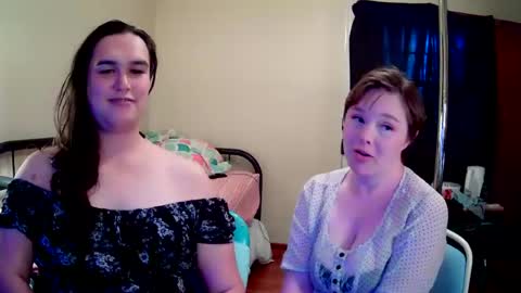 Peach and Daisy online show from July 11, 9:32 pm