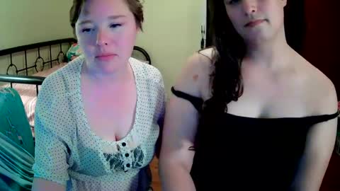 Peach and Daisy online show from July 11, 11:44 pm