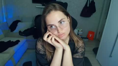Emily online show from June 5, 7:30 pm
