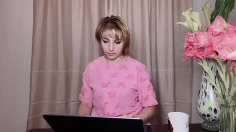 Mary online show from July 24, 9:40 pm