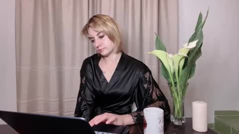 Mary online show from July 26, 9:31 pm