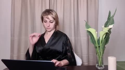 Mary online show from July 27, 9:09 pm