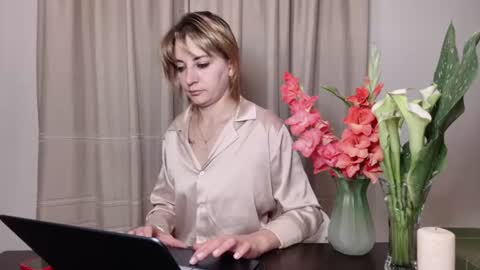 Mary online show from July 30, 10:49 pm