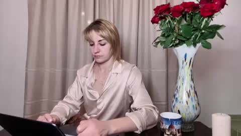 Mary online show from August 4, 8:39 pm