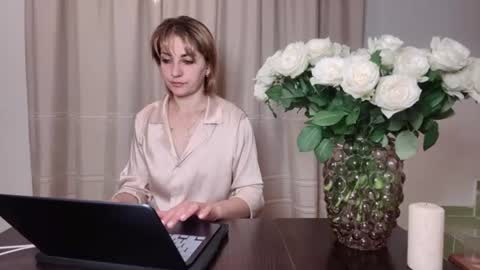 Mary online show from August 5, 8:51 pm