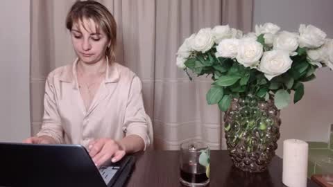 Mary online show from August 5, 9:57 pm