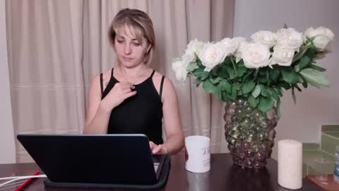 Mary online show from August 6, 9:47 pm
