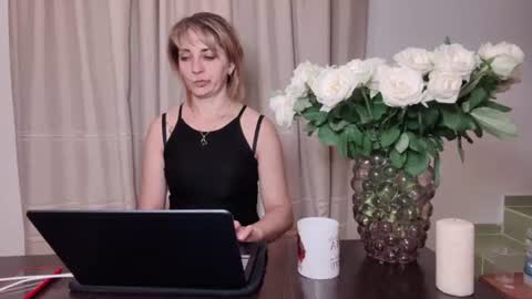 Mary online show from August 6, 10:53 pm