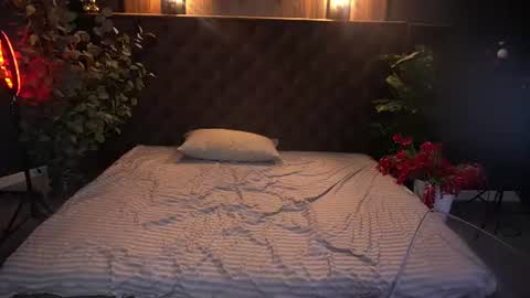 crystallpaws_ online show from June 30, 5:52 am