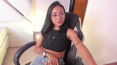 crystalrouse19 online show from July 21, 6:32 pm