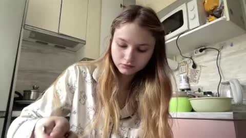 Helen online show from August 6, 12:04 pm