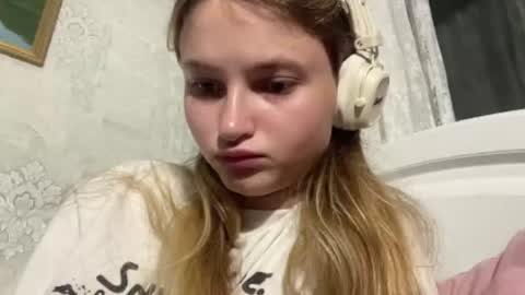 Helen online show from August 9, 6:20 pm
