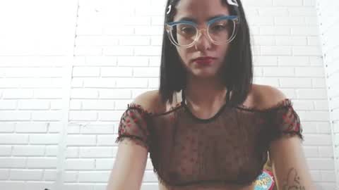 crystalstonee1 online show from August 4, 10:18 pm