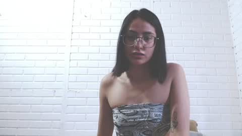 crystalstonee1 online show from August 8, 10:21 pm