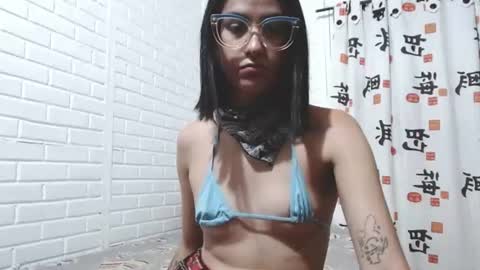 crystalstonee1 online show from August 12, 12:46 am
