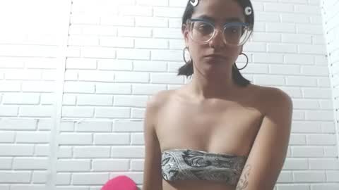 crystalstonee1 online show from August 12, 11:18 pm