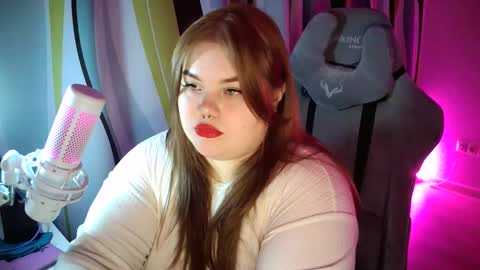 CuddleEmily online show from March 16, 9:30 pm