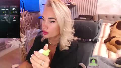 CuddlyLina online show from August 9, 10:00 pm