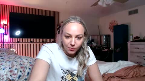 cumguzzlingskank online show from May 16, 6:02 am