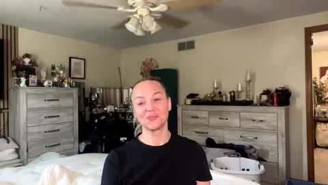 cumguzzlingskank online show from May 19, 5:03 pm