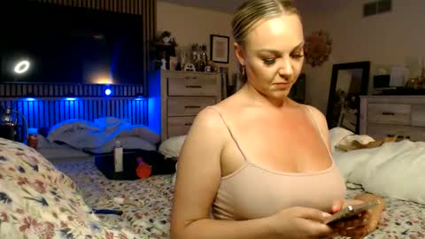 cumguzzlingskank online show from May 27, 6:15 am