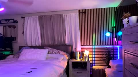 cumguzzlingskank online show from June 18, 7:19 am