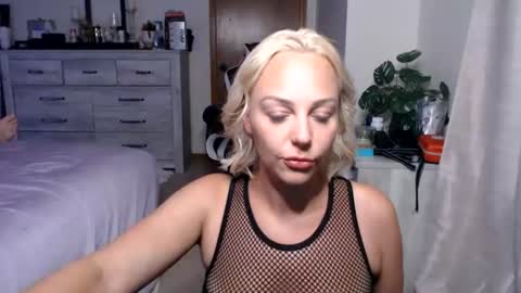 cumguzzlingskank online show from July 9, 1:49 pm