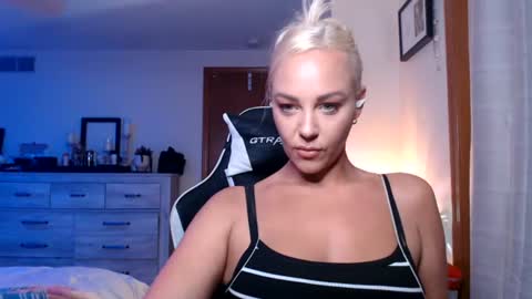 cumguzzlingskank online show from July 12, 3:02 am