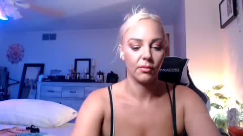 cumguzzlingskank online show from July 12, 4:08 am