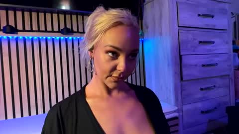 cumguzzlingskank online show from July 12, 9:04 am