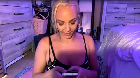 cumguzzlingskank online show from July 12, 10:10 am