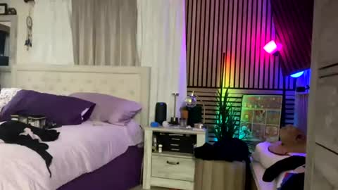 cumguzzlingskank online show from August 1, 5:24 am